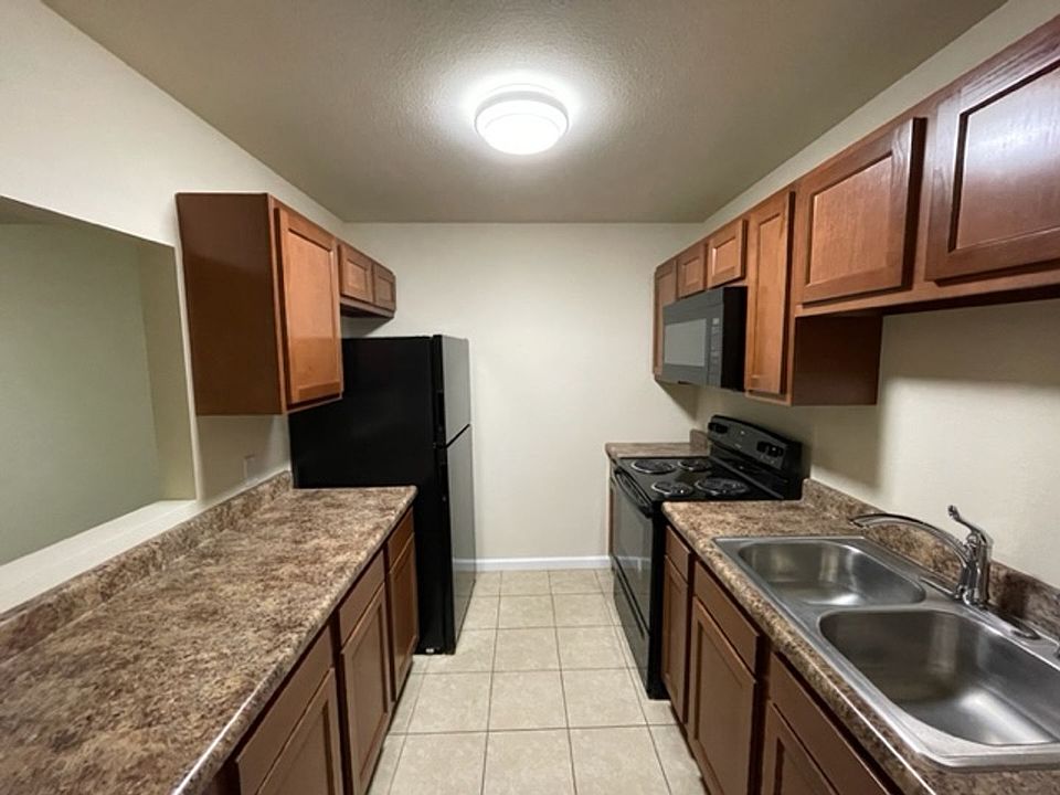 1st image of 424 S Monroe St APT 206