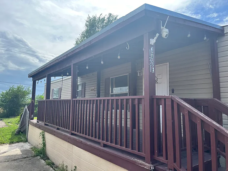 131 Jade Dr — Photo 2
