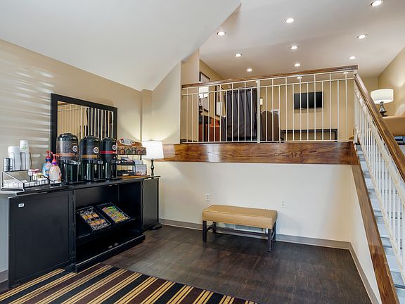 Lobby and Guest Check-in