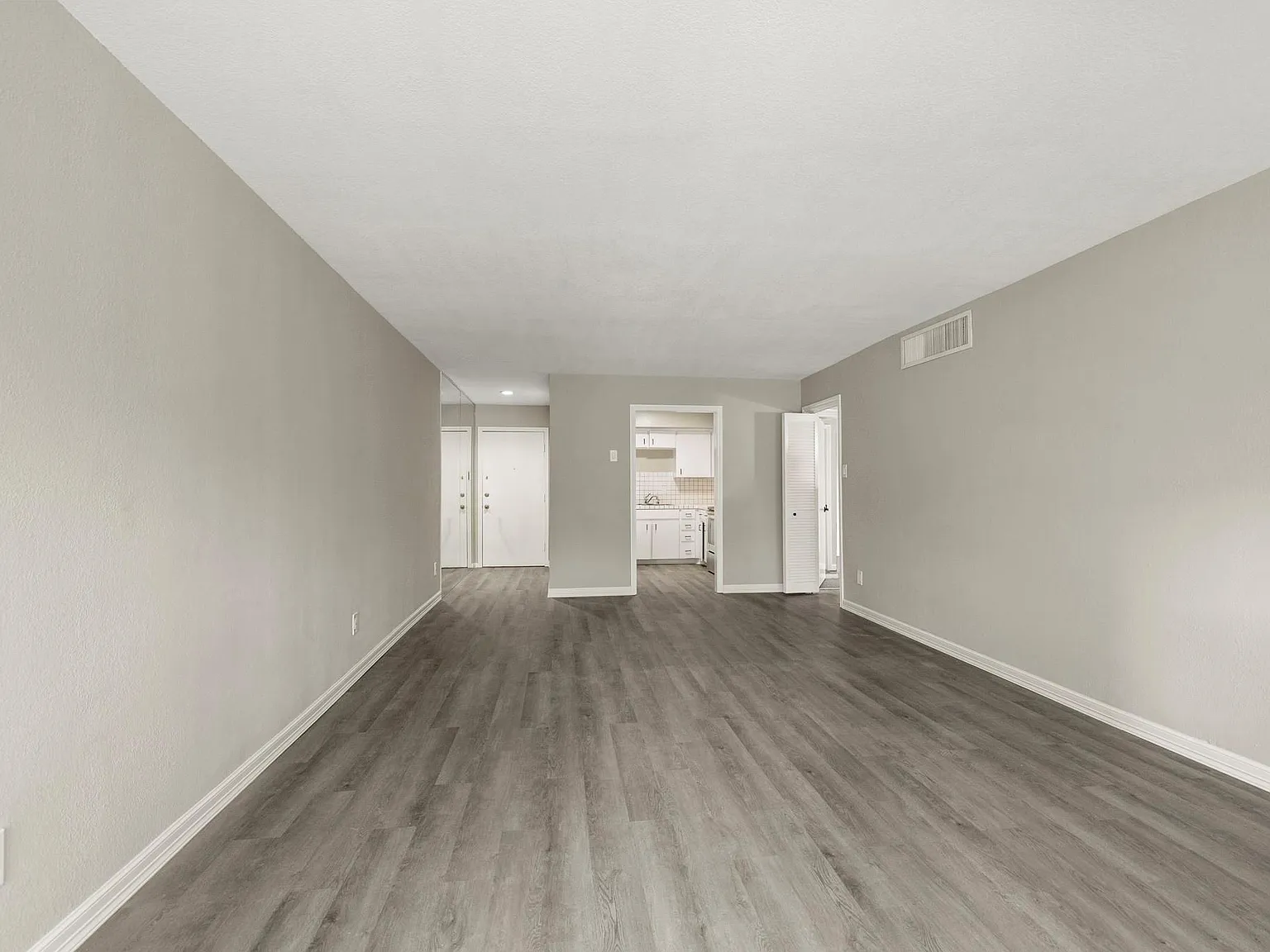 2 bed, 2.0 bath, $2,100 — Photo 4