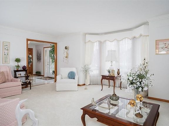 3rd image of 8165 Golden Oak Cir
