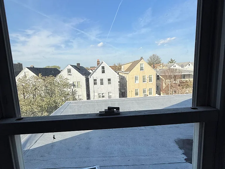 129 W 20th St #3 — Photo 6