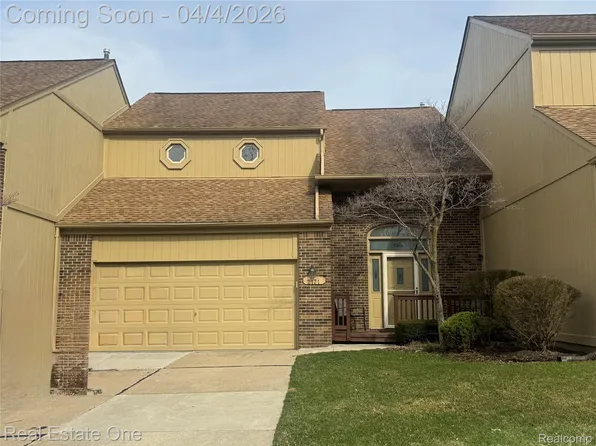 2171 Crystal Dr #28, Rochester, MI 48309