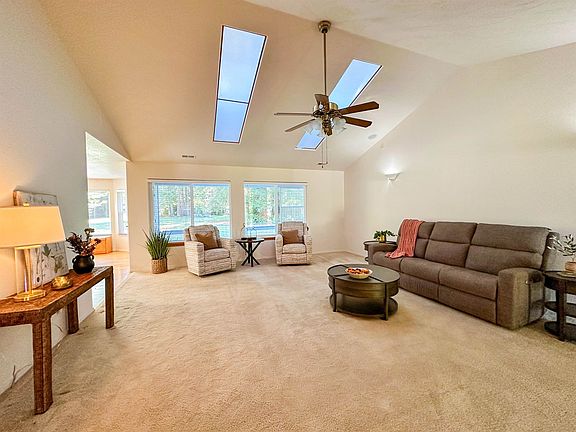 3rd image of 130 Meadow Dr