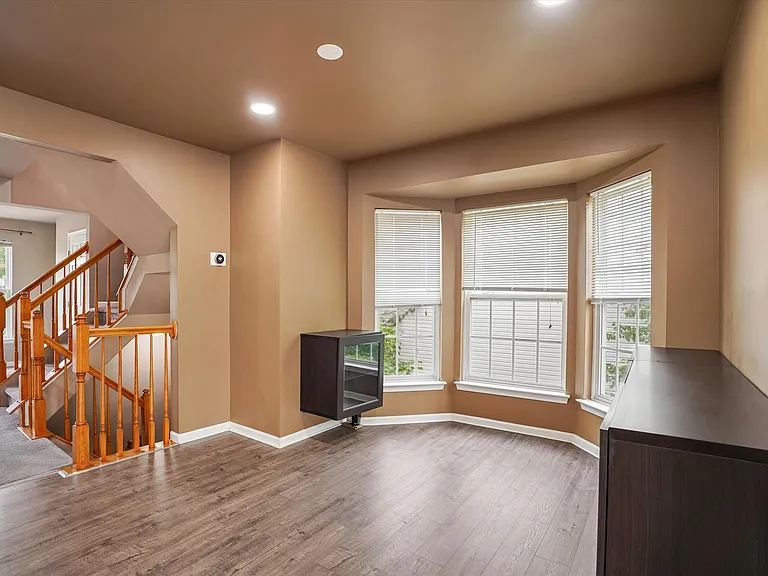 405 Joshua Ct — Photo 13