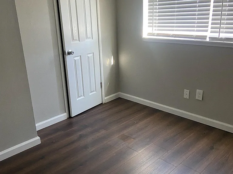 2440 S B St — Photo 7