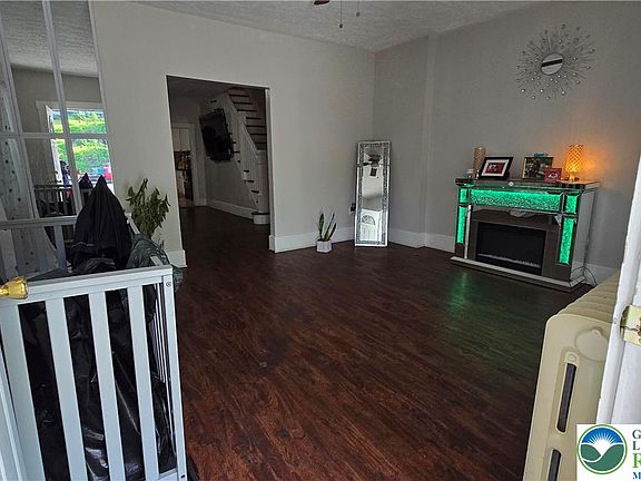 3rd image of 900-902 W Main St