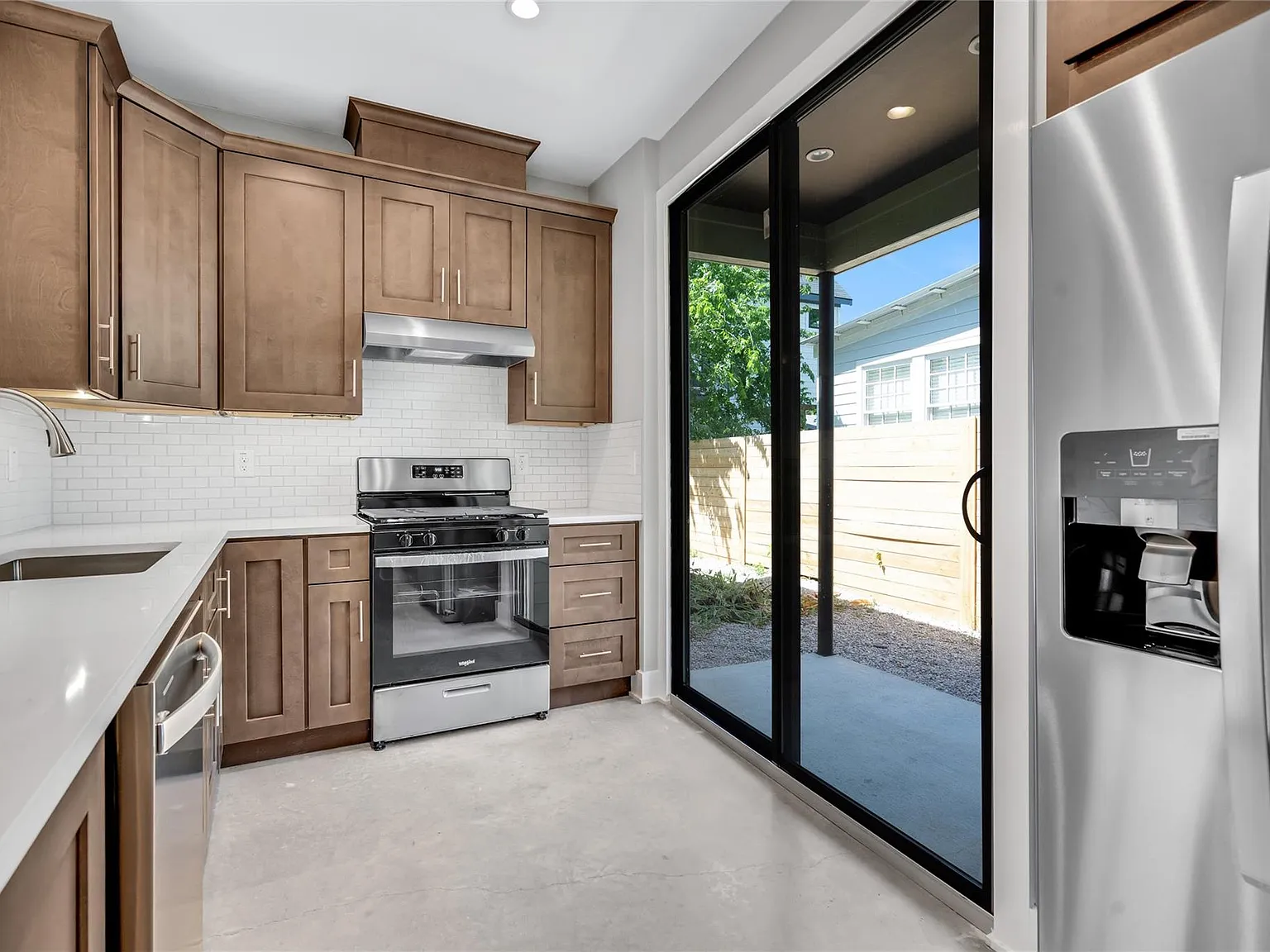 3 bed, 3.5 bath, 2000 sqft, $3,650 — Photo 4