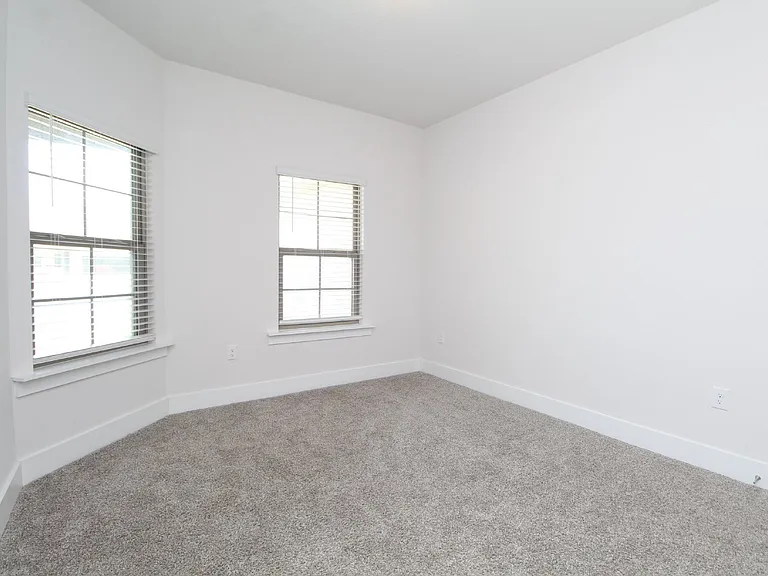 717 Brambling Ct — Photo 15