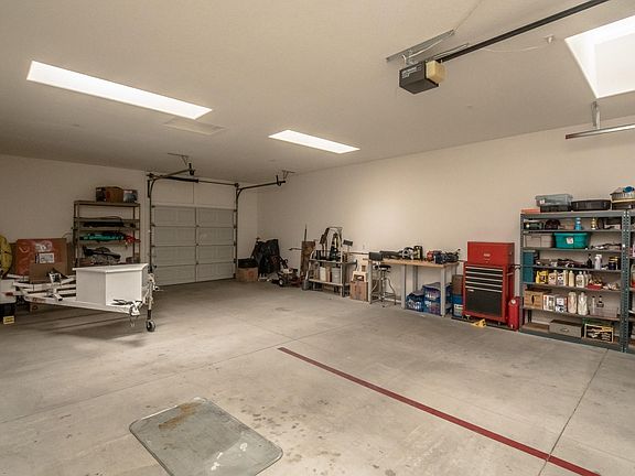 5th image of 2811 Janet Dr