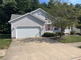 302 Bridgewater Ln, Chardon, OH 44024