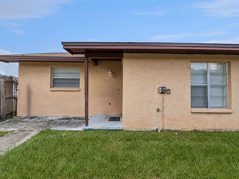 1048 Buccaneer Dr — Photo 1