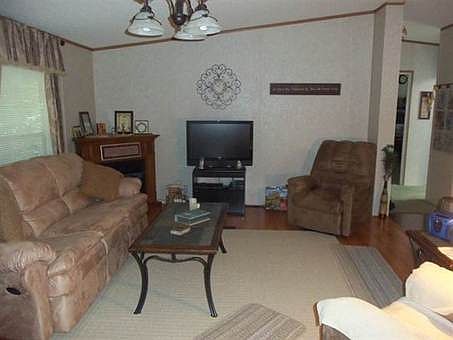 3rd image of 190 Walls Ln