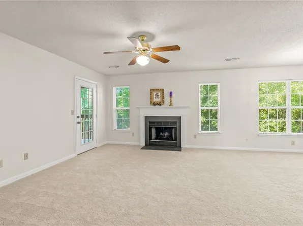 35D Meadowood Glen Way, Greensboro, NC 27409