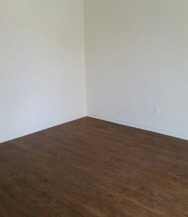 4th image of 1803 N Tallowood Dr