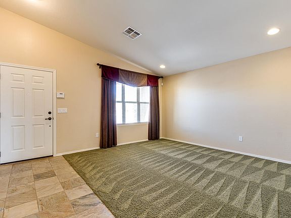 3rd image of 1055 W Sawgrass Trl