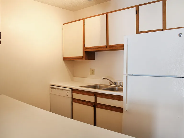 Wyndemere Apartments — Photo 34