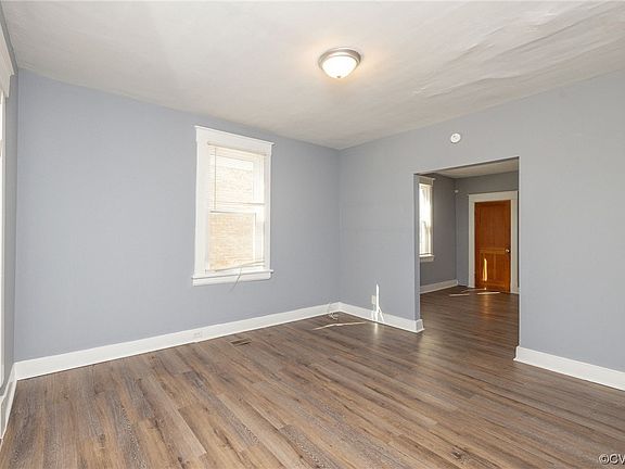 4th image of 2105 Halifax Ave