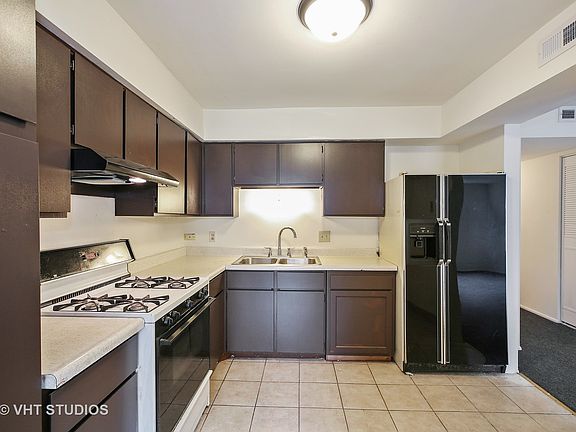5th image of 828 Sandra Dr APT 2B