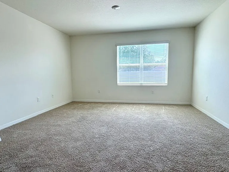 709 Versailles Ln — Photo 7