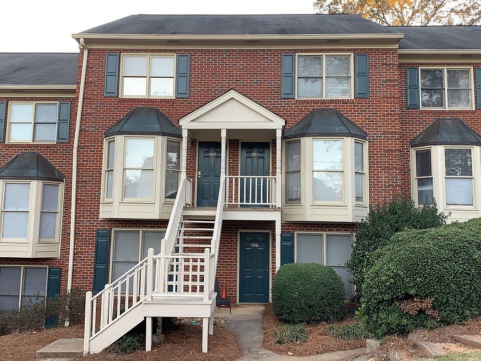 1st image of 1515 S Lumpkin St APT 305