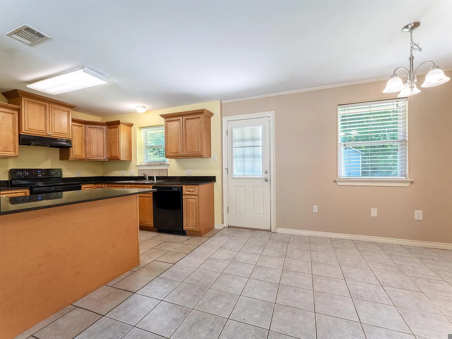 3 bed, 1262 sqft, $1,600 — Photo 4