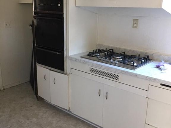 4th image of 1103 W Avenue J13