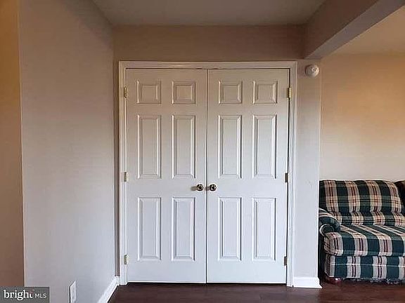 Laundry Hookups, 1st flr