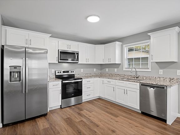 2nd image of 212 Yardley Ln