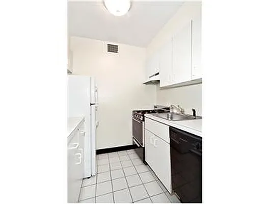 Rented by Douglas Elliman | media 14