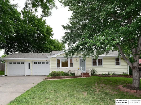 5622 Whitmore St, Omaha, NE 68152
