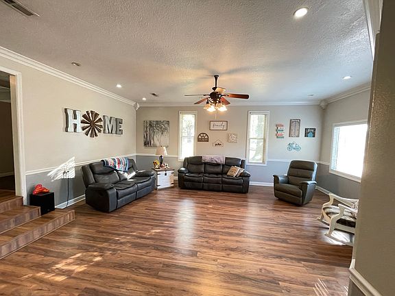 3rd image of 606 Tipton Dr