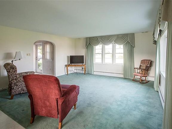 3rd image of 303 Schoeneck Ave