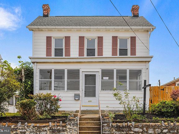 3rd image of 330 Vista St