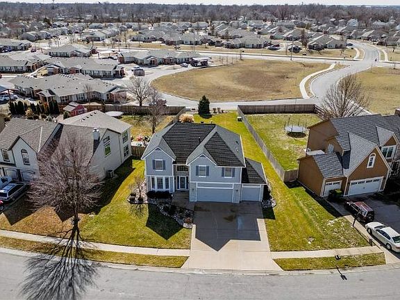 4th image of 259 W Colleen Dr