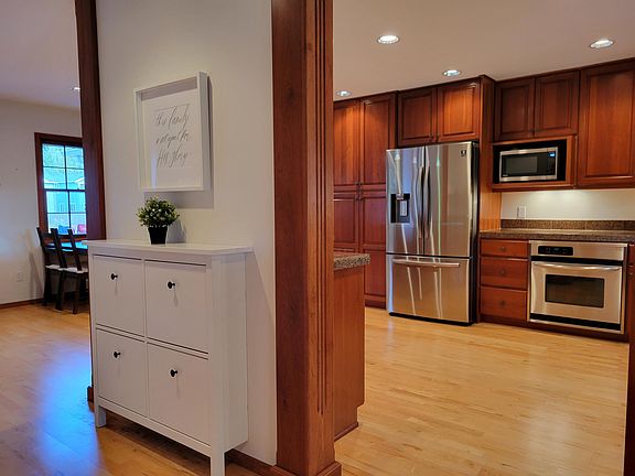 5th image of 640 NE Century Blvd
