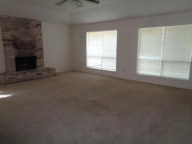 3 bed, 2.0 bath, 1570 sqft, $1,500 — Photo 3