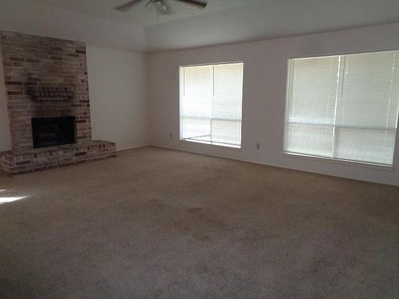 3rd image of 19806 Rustlewood Dr