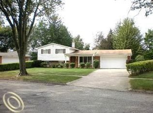 5905 Strathdon Way, Waterford, MI 48327