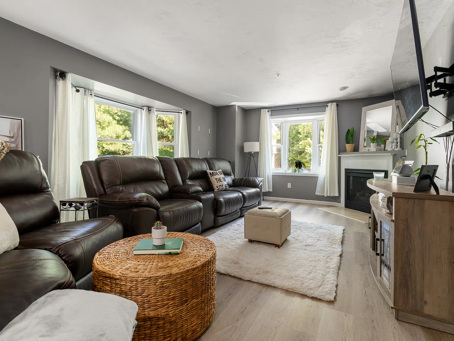 2 bed, 2.5 bath, 2339 sqft, $3,300 — Photo 3