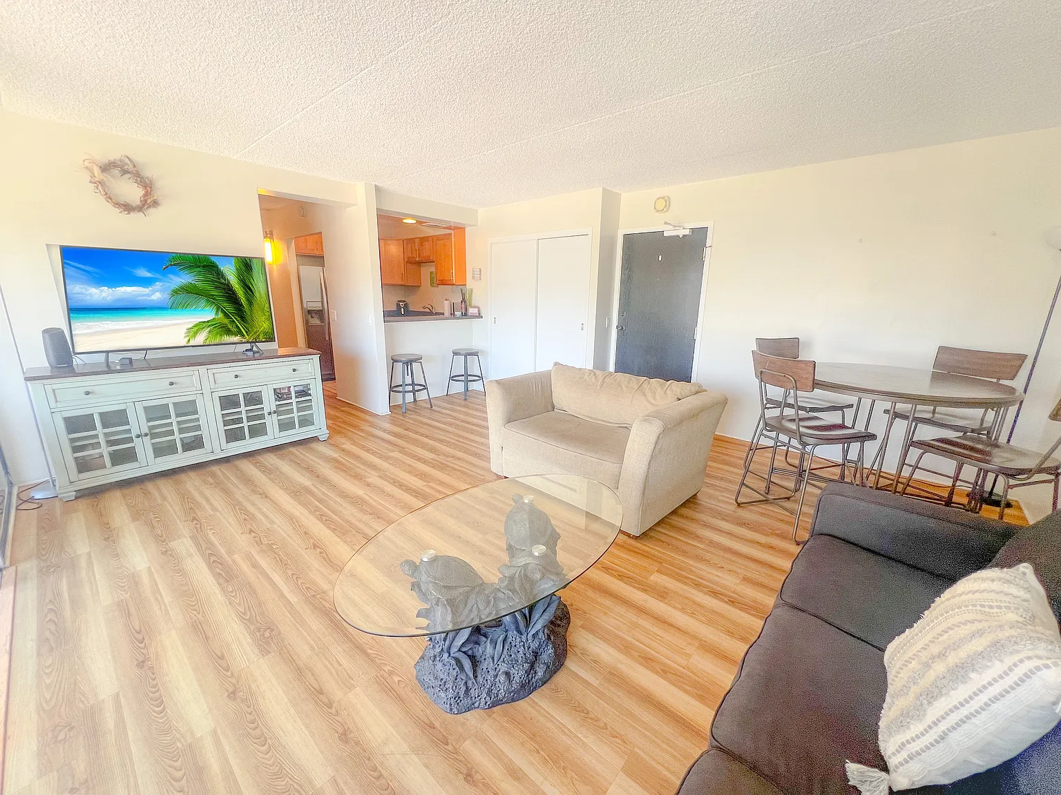 2 bed, 1.5 bath, 910 sqft, $3,250 — Photo 2