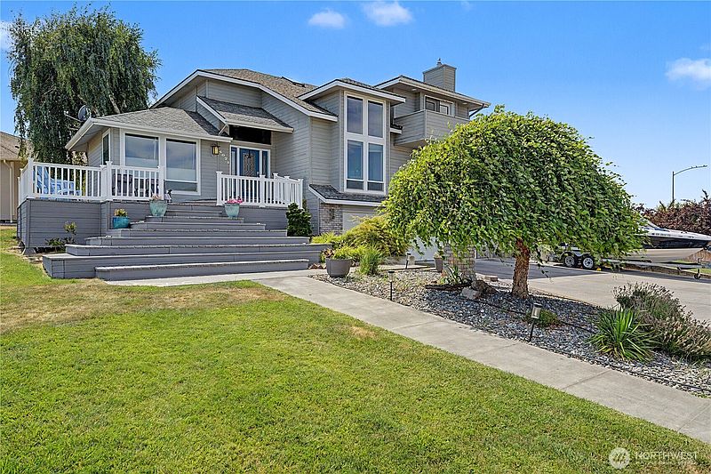 2nd image of 4071 Cove West Drive