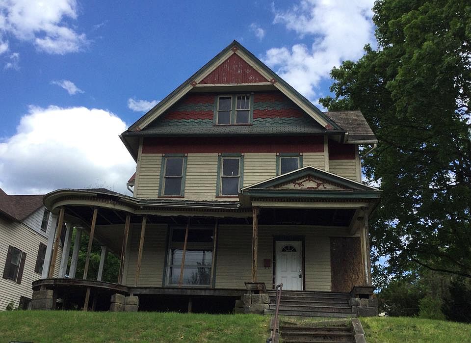 1st image of 1039 W 1st St