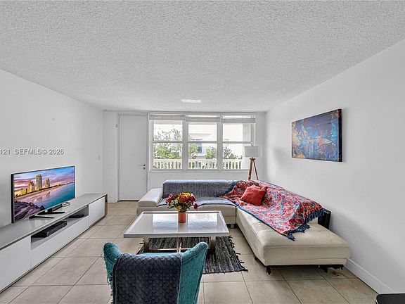 3rd image of 2016 Bay Dr APT 505