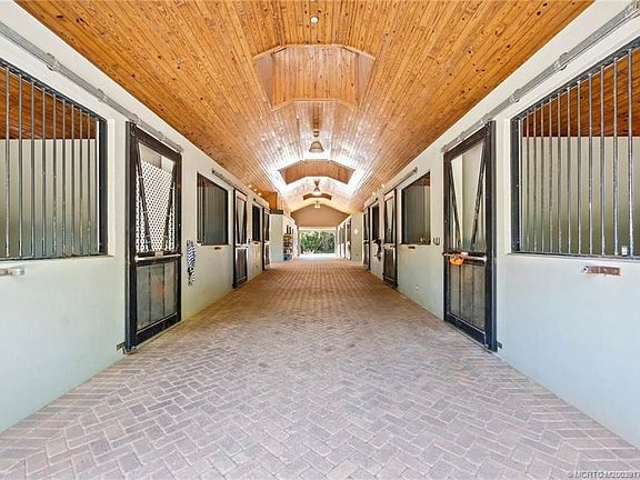 4th image of 6407 SW 33rd St