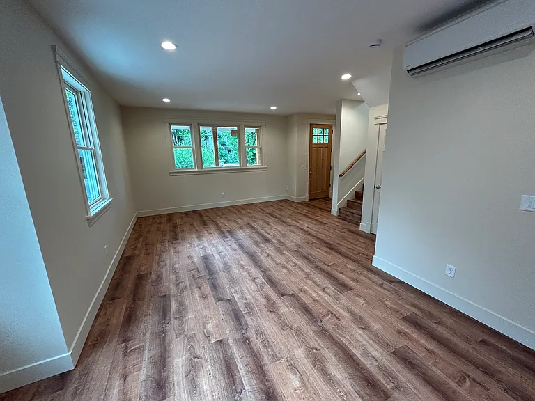 1598 Court St NE #1 — Photo 6