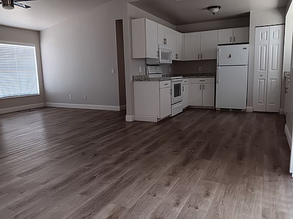 3rd image of 1154 Ebert St E