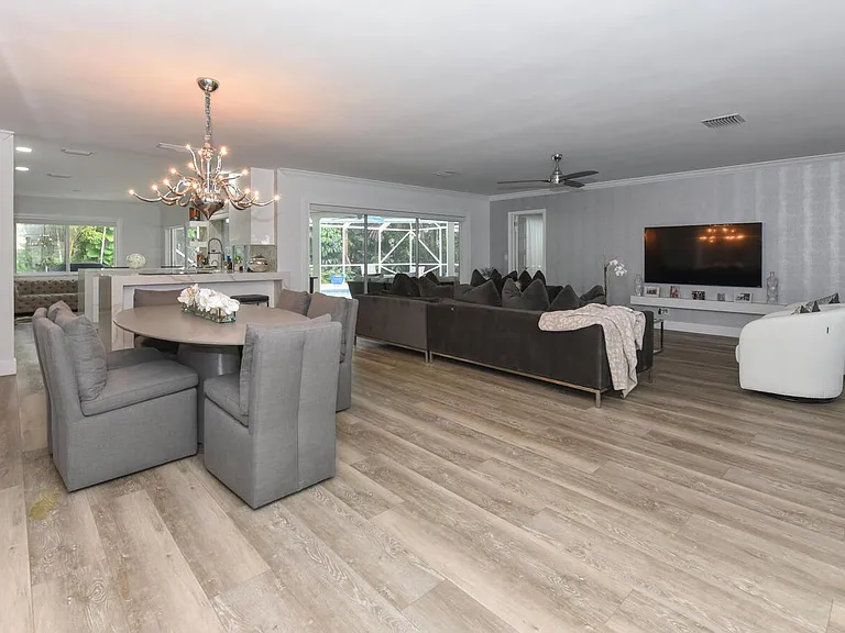 880 Hickory Ter — Photo 14