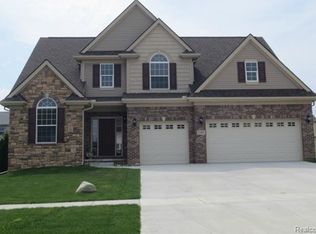 1281 Yellowstone Valley Dr, Milford, MI 48381