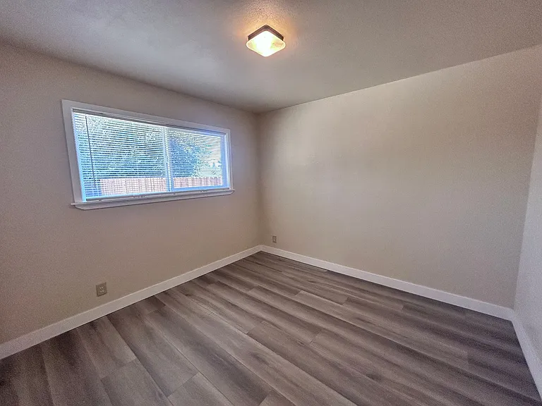 208 Talisman Dr — Photo 14